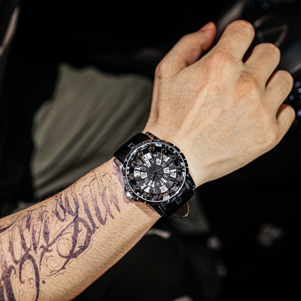 New High-End Luxury Round-Tabl - Table Watch Luxury recensione e prezzo