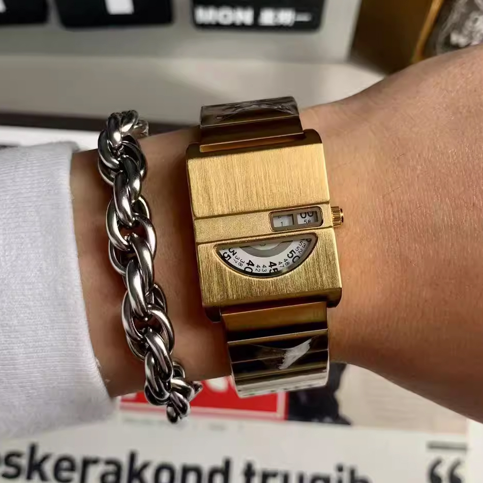 Men's Bracelet Watches Square  - Luxury Watch Market recensione e prezzo