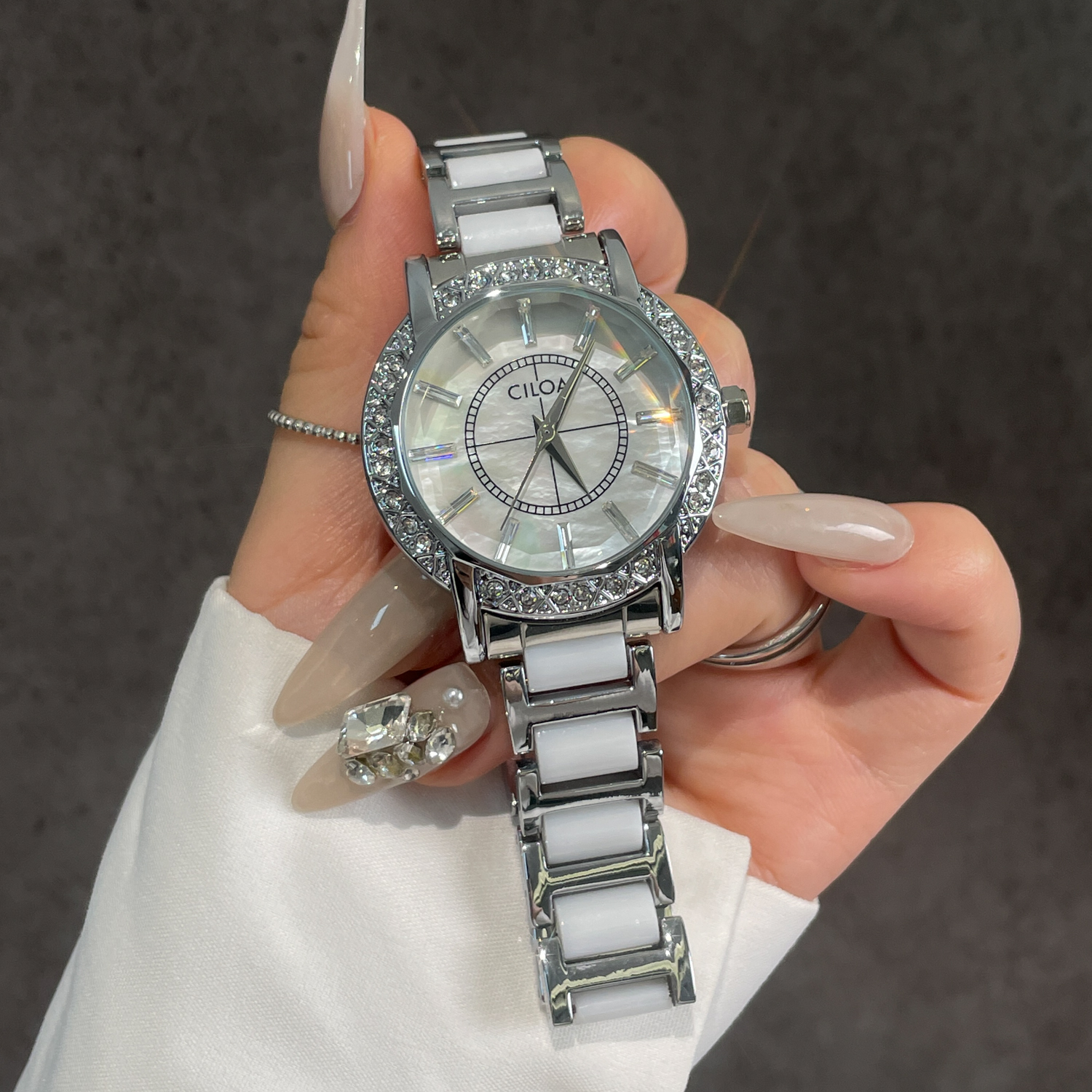 CILOA White Large Dial High-En - Luxury Watch White recensione e prezzo