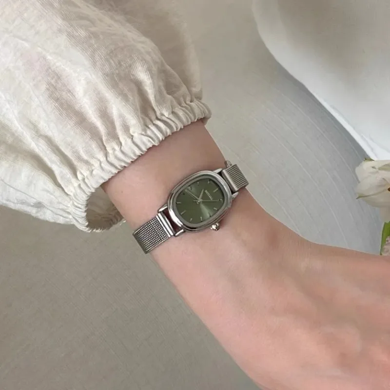 Small Oval Dial Green Watch Si - Quiet Luxury Watch recensione e prezzo