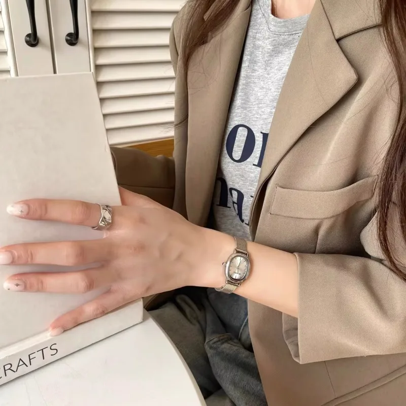 Small Oval Dial Green Watch Si - Quiet Luxury Watch recensione e prezzo