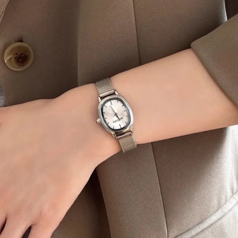 Small Oval Dial Green Watch Si - Quiet Luxury Watch recensione e prezzo